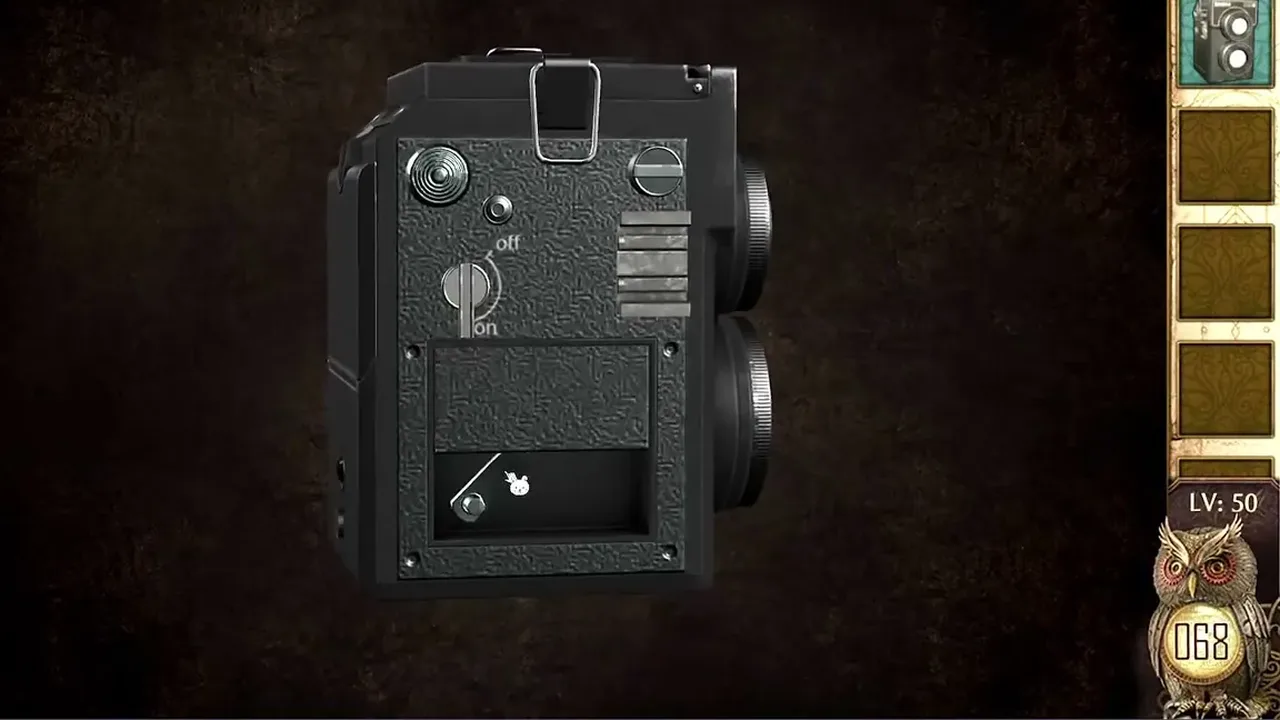 Часть 15, уровень 50, шаг 11: Фотоаппарат сзади: переключатель и открытый отсек с ключом.
